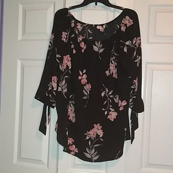 Misia Tops - Misia off the shoulder floral shirt